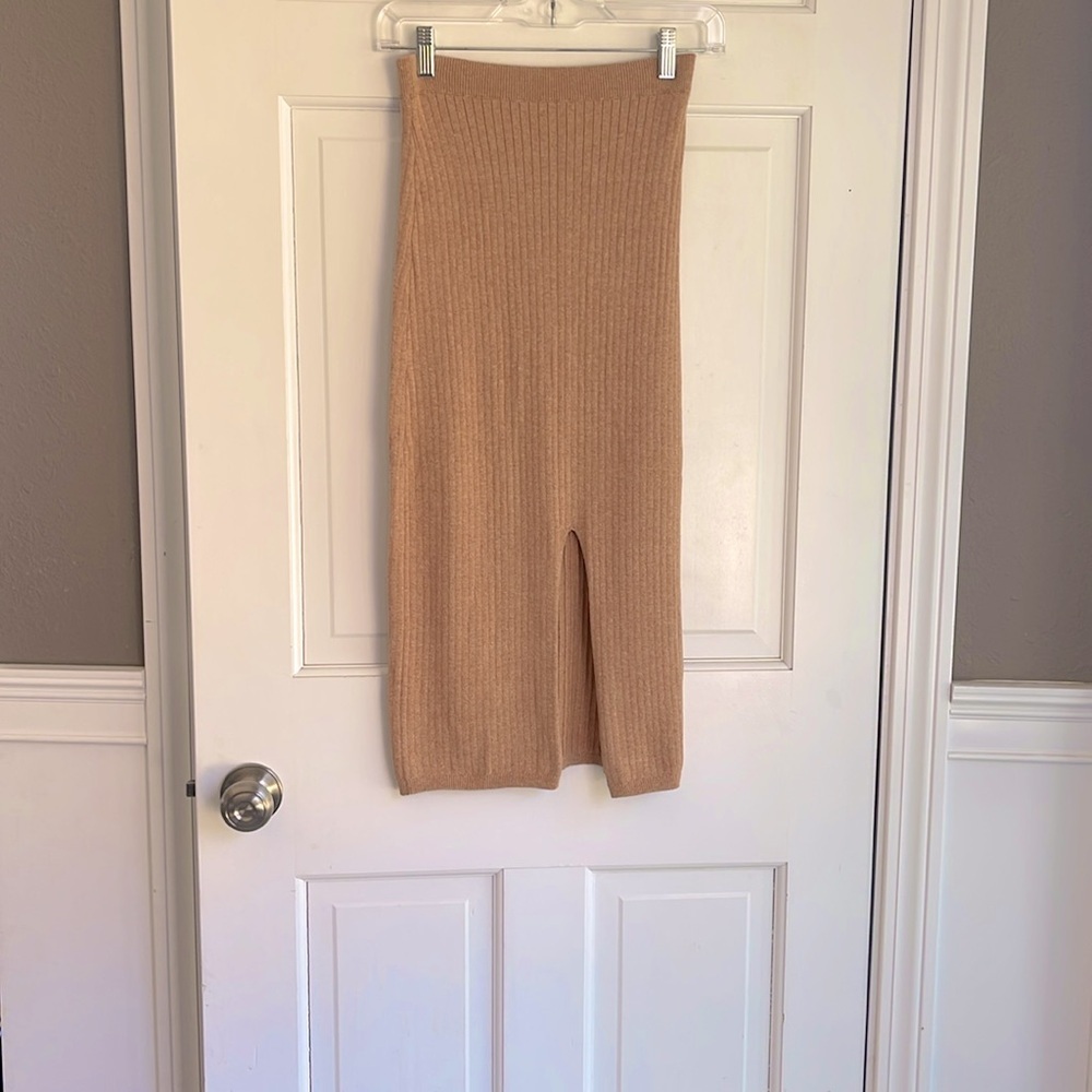 Free People beige Midi Skirt with slit knit size XS with stretch